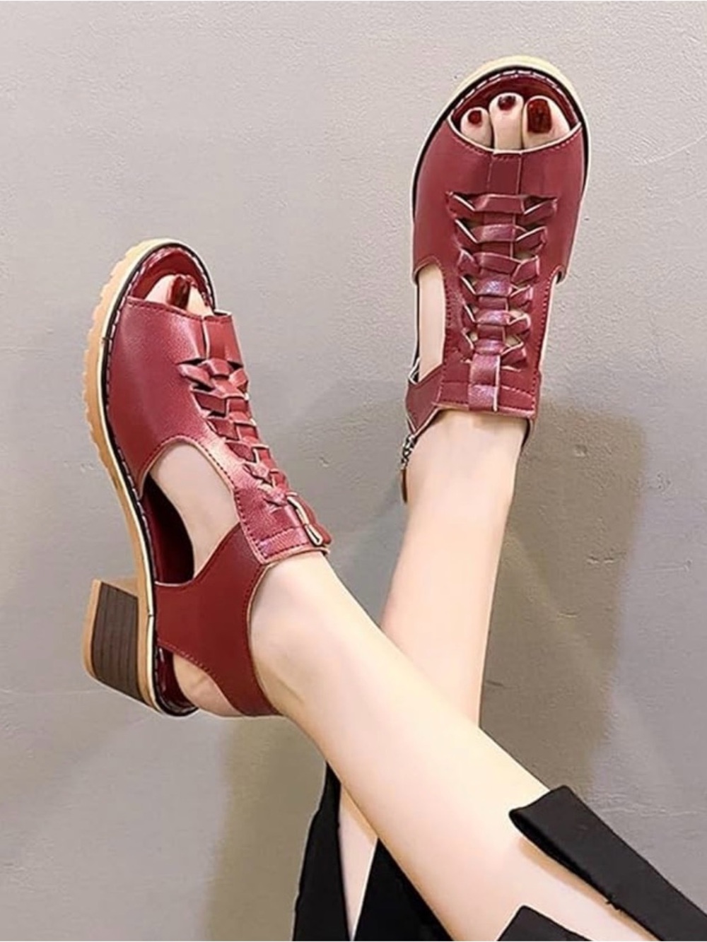 Amazon Essentials Women's Open-Toe Block Heel Sandals in Burgundy